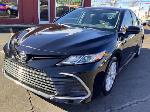 Used 2022 Toyota Camry LE FWD image 4