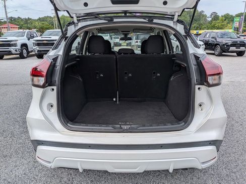 Used 2022 Nissan Kicks SV FWD image 29