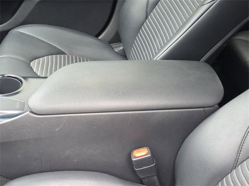 Used 2020 Toyota Camry SE image 8