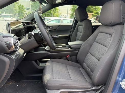 Used 2025 Chevrolet Equinox LT w/ Safety and Technology Package FWD image 18