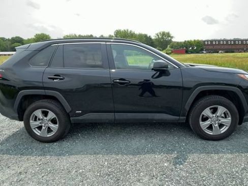 Certified 2025 Toyota RAV4 LE AWD/4WD image 9