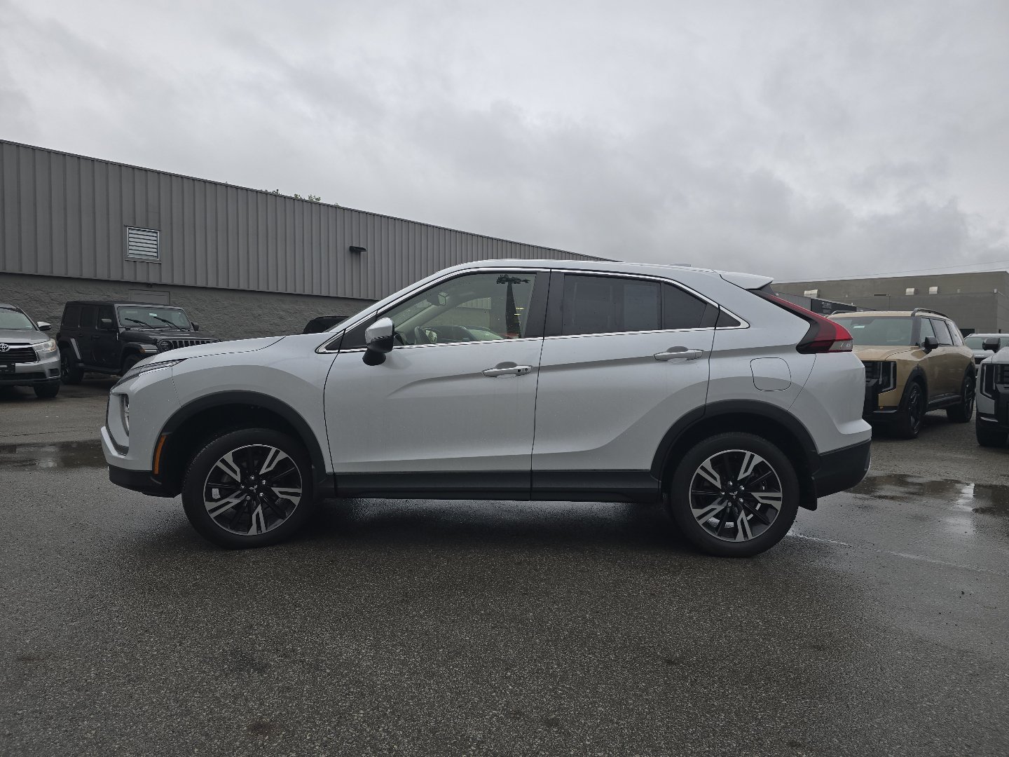 Used 2023 Mitsubishi Eclipse Cross SE AWD/4WD image 11