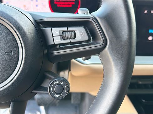 Used 2025 Porsche Cayenne Coupe image 39