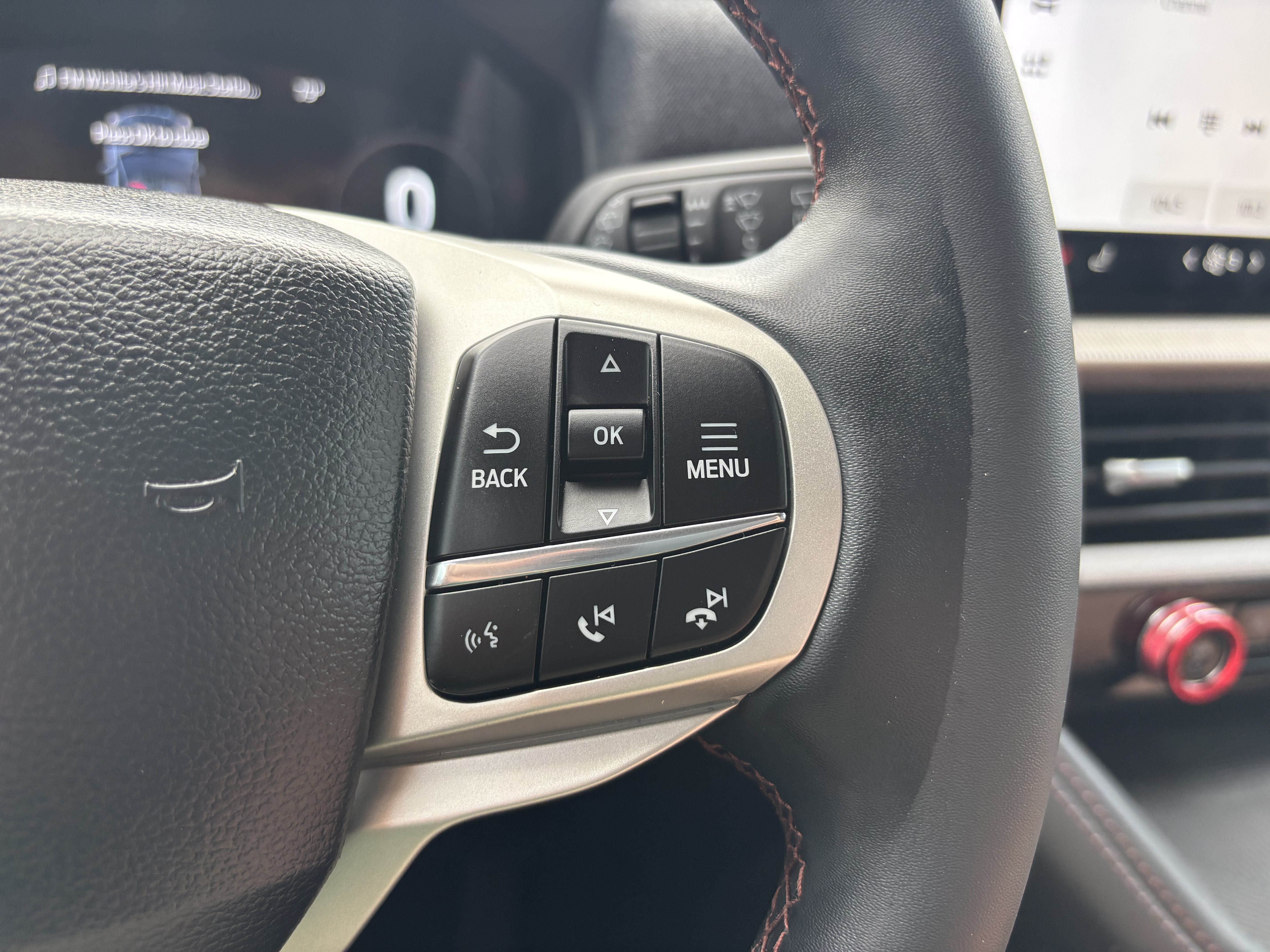 Used 2026 Ford Explorer Active AWD/4WD image 19