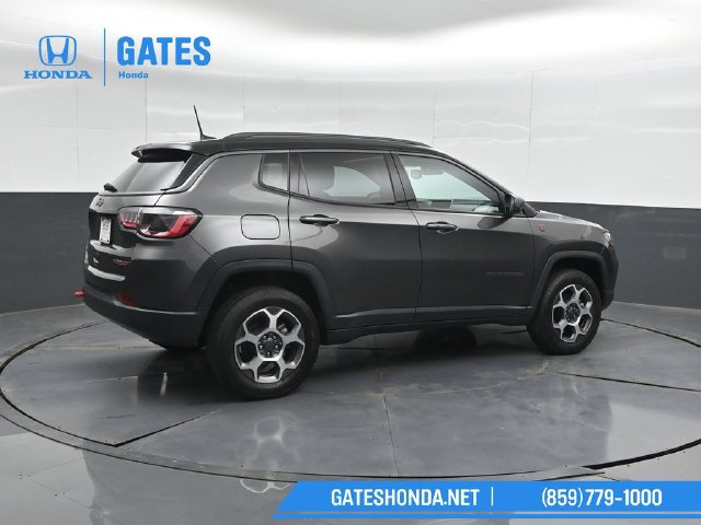 Used 2022 Jeep Compass Trailhawk w/ Trailhawk Convenience Group AWD/4WD image 2