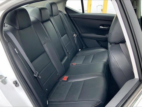 Used 2022 Nissan Sentra SR w/ SR Premium Package FWD image 21