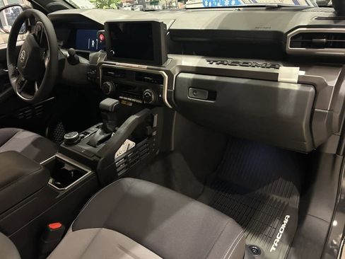 Used 2025 Toyota Tacoma TRD Off-Road image 12