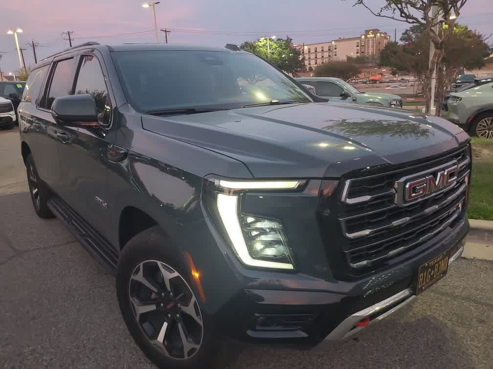 Used 2025 GMC Yukon XL AT4 AWD/4WD image 4
