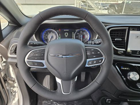 New 2026 Chrysler Pacifica Select image 18