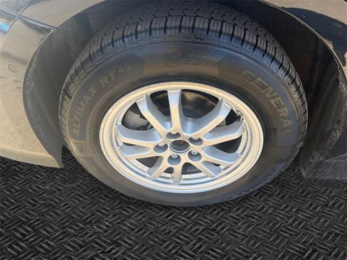 Used 2019 Toyota Prius XLE image 11