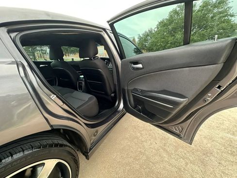 Used 2017 Dodge Charger SE RWD image 20