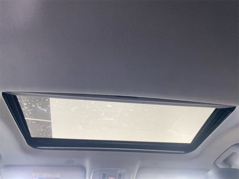 Used 2023 Toyota Highlander XLE image 17