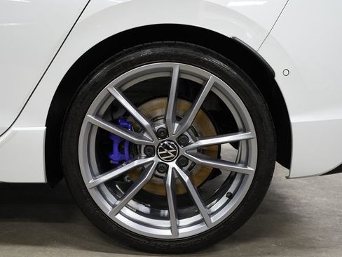 Used 2024 Volkswagen Golf R AWD/4WD image 34