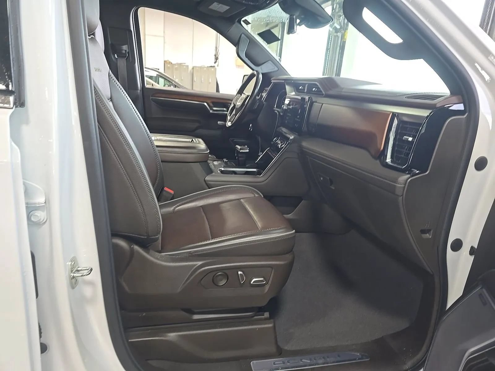 Used 2022 GMC Sierra 1500 Denali w/ Technology Package AWD/4WD image 14