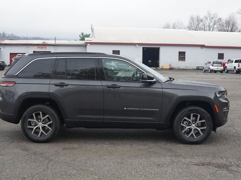 New 2025 Jeep Grand Cherokee Limited w/ Trailer Tow Package image 4