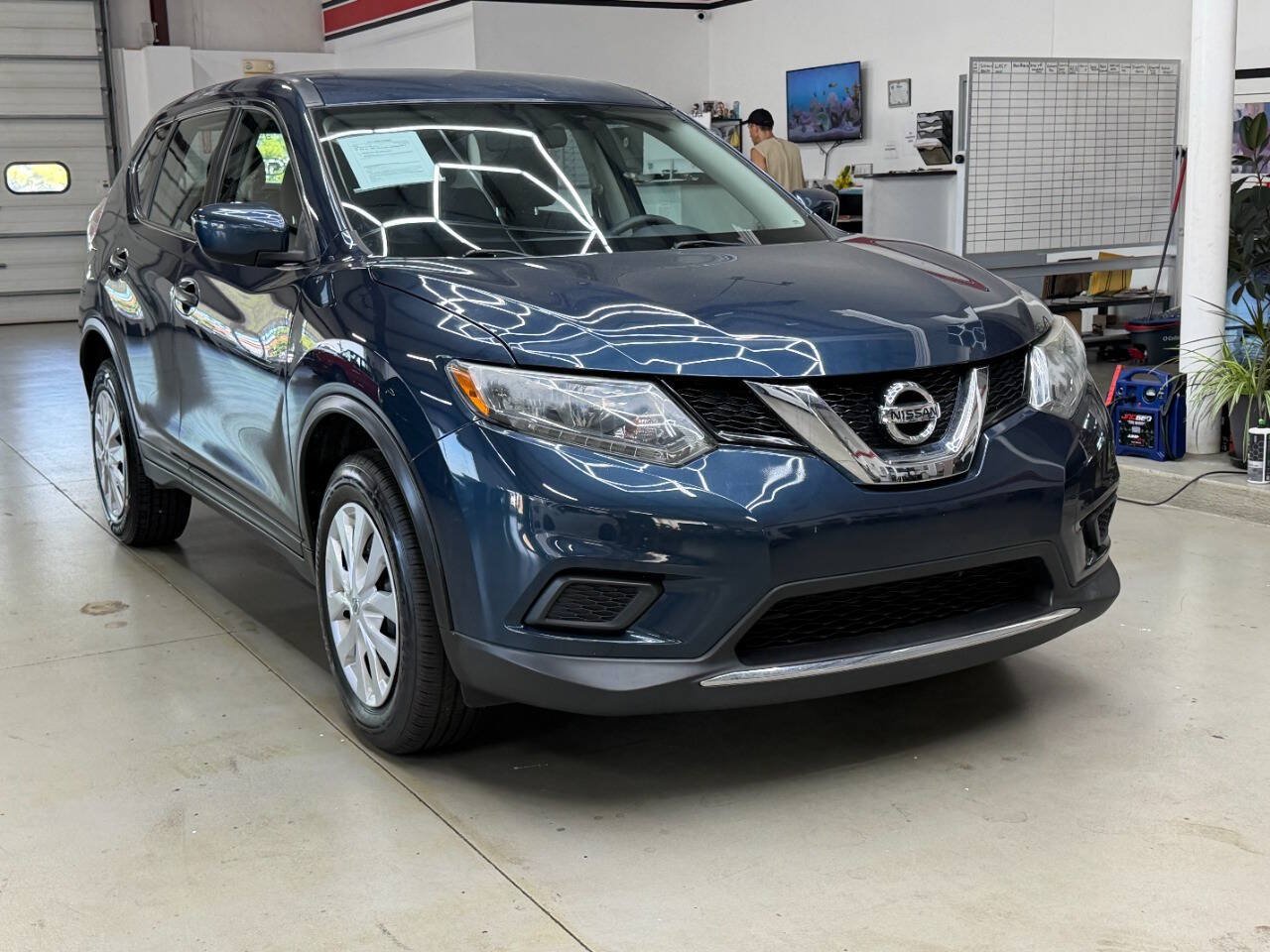 Used 2016 Nissan Rogue S AWD/4WD image 1