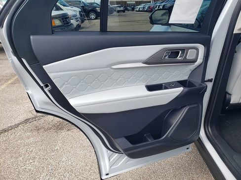 New 2026 Ford Explorer Platinum AWD/4WD image 12