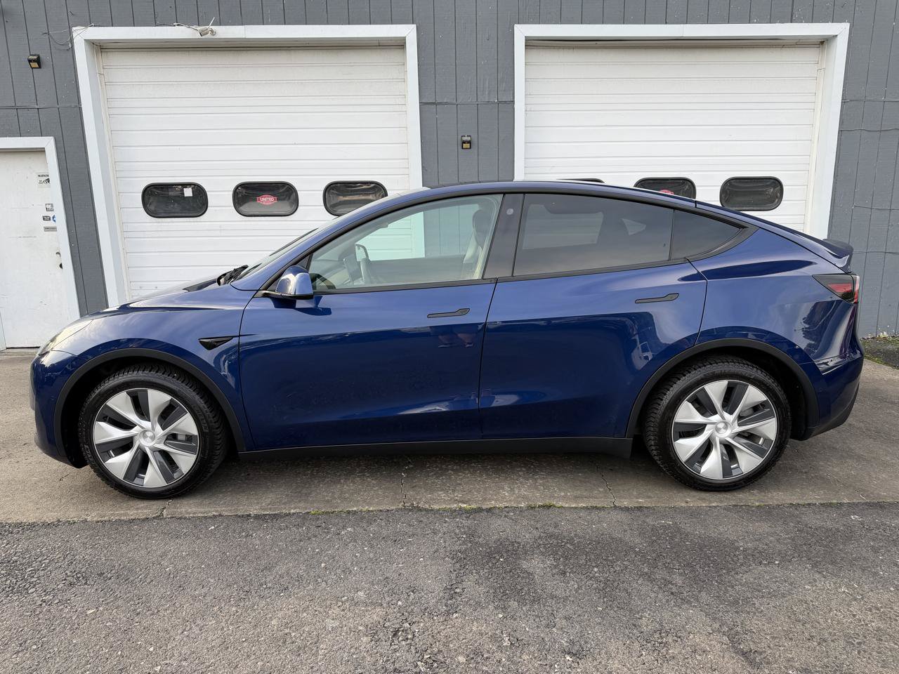 Used 2021 Tesla Model Y Long Range AWD/4WD image 7