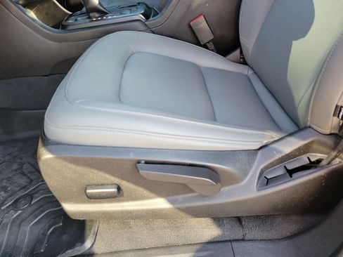 Used 2022 Chevrolet Colorado W/T w/ Custom Special Edition image 13