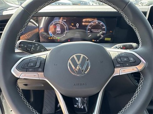New 2025 Volkswagen Tiguan SE image 19