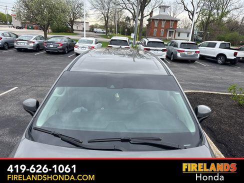 Used 2023 Chrysler Pacifica Touring-L image 11