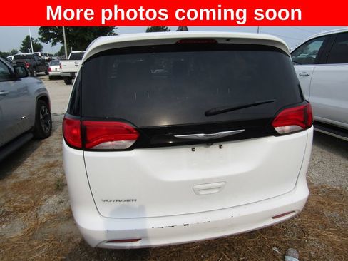 Used 2023 Chrysler Voyager LX FWD image 4