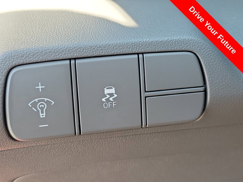 Used 2025 Hyundai Elantra SEL FWD image 15