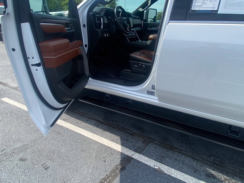 Used 2024 GMC Sierra 2500 Denali Ultimate AWD/4WD image 13