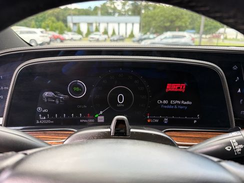 Used 2022 Cadillac Escalade Premium Luxury w/ Performance Package AWD/4WD image 9