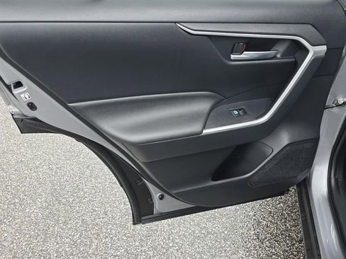Used 2019 Toyota RAV4 XLE Premium FWD image 32