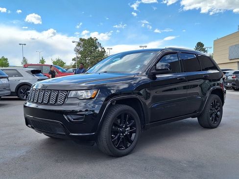 Used 2019 Jeep Grand Cherokee Altitude AWD/4WD image 7