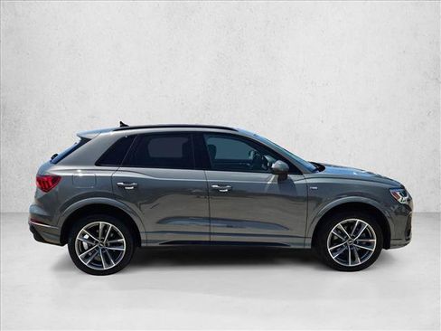Used 2023 Audi Q3 2.0T Premium w/ Black Optic Sport Package AWD/4WD image 4