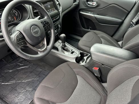 Used 2019 Jeep Cherokee Latitude w/ Popular Appearance Group FWD image 11