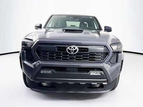 Used 2025 Toyota Tacoma TRD Sport AWD/4WD image 2
