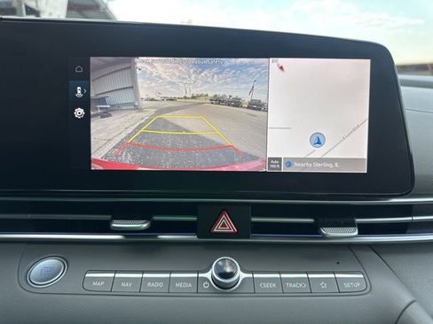 Used 2024 Hyundai Elantra SEL image 45