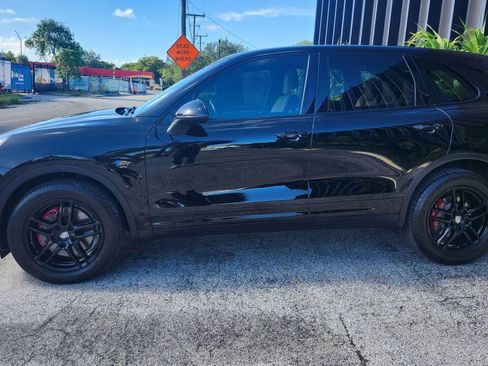 Used 2017 Porsche Cayenne AWD/4WD image 13