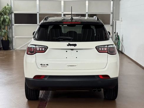Used 2018 Jeep Compass Latitude w/ Popular Equipment Group AWD/4WD image 4