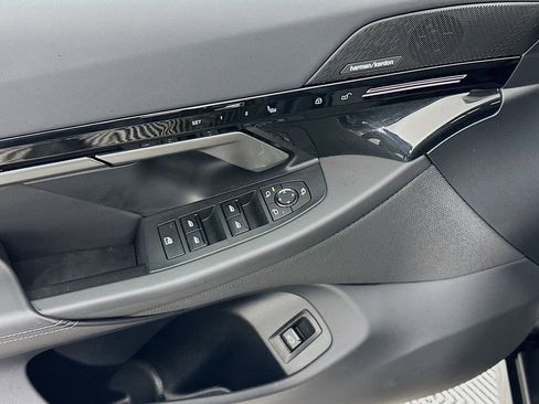 Used 2025 BMW 530i w/ Premium Package image 18