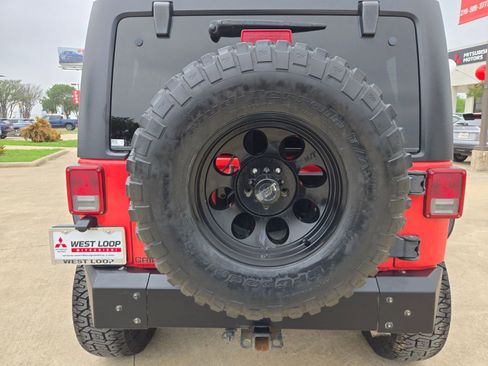 Used 2013 Jeep Wrangler Unlimited Rubicon w/ Connectivity Group AWD/4WD image 23