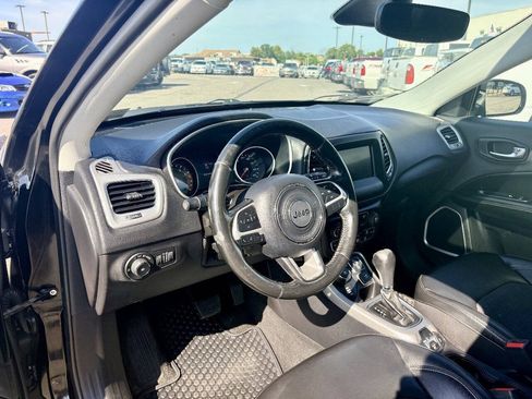 Used 2019 Jeep Compass Latitude w/ Popular Equipment Group AWD/4WD image 15