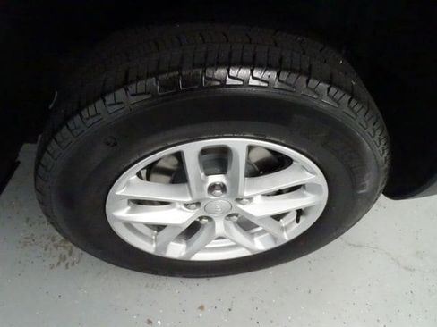 Certified 2025 Jeep Grand Cherokee Laredo X w/ Luxury Tech Group I AWD/4WD image 29