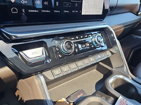 Used 2024 GMC Sierra 2500 Denali w/ Denali Reserve Package AWD/4WD image 21