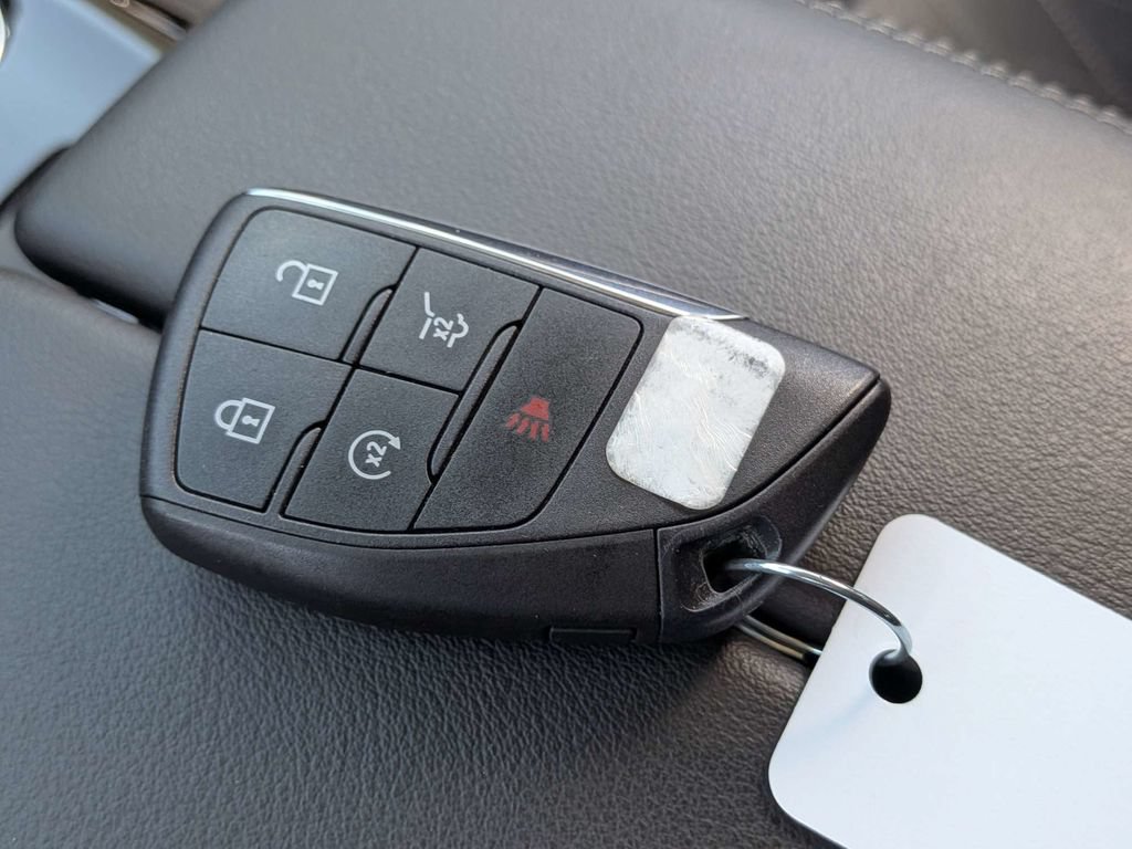 Used 2023 Buick Envision Avenir AWD/4WD image 31