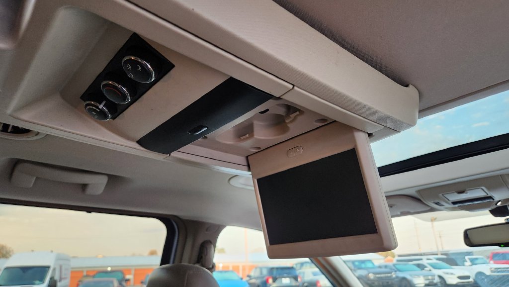 Used 2012 Chrysler Town & Country Touring-L w/ Entertainment Group #2 FWD image 34