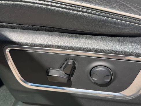 Used 2025 RAM 1500 Laramie image 18