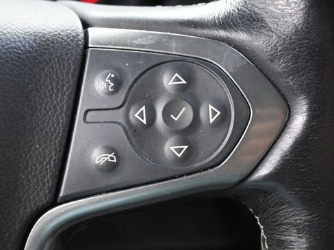 Used 2018 Chevrolet Suburban LT RWD image 15
