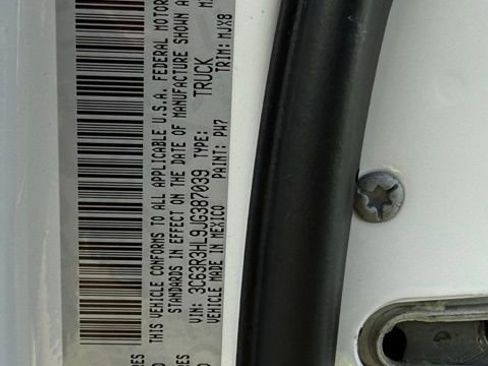 Used 2018 RAM 3500 SLT w/ Luxury Group image 44