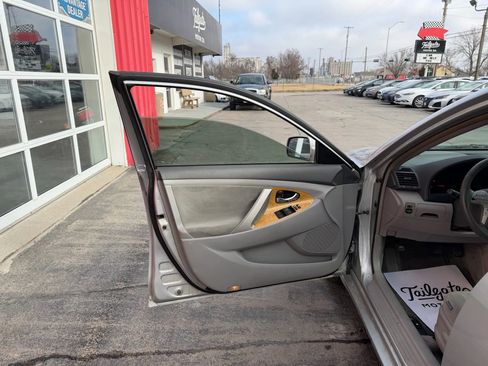 Used 2007 Toyota Camry LE image 8