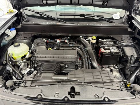 New 2025 Ford Maverick Lariat w/ Black Appearance Package image 9