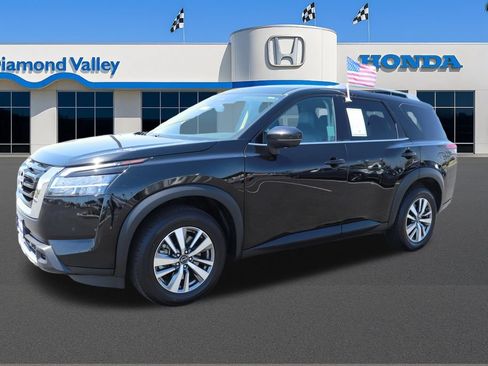 Used 2023 Nissan Pathfinder SL AWD/4WD image 3